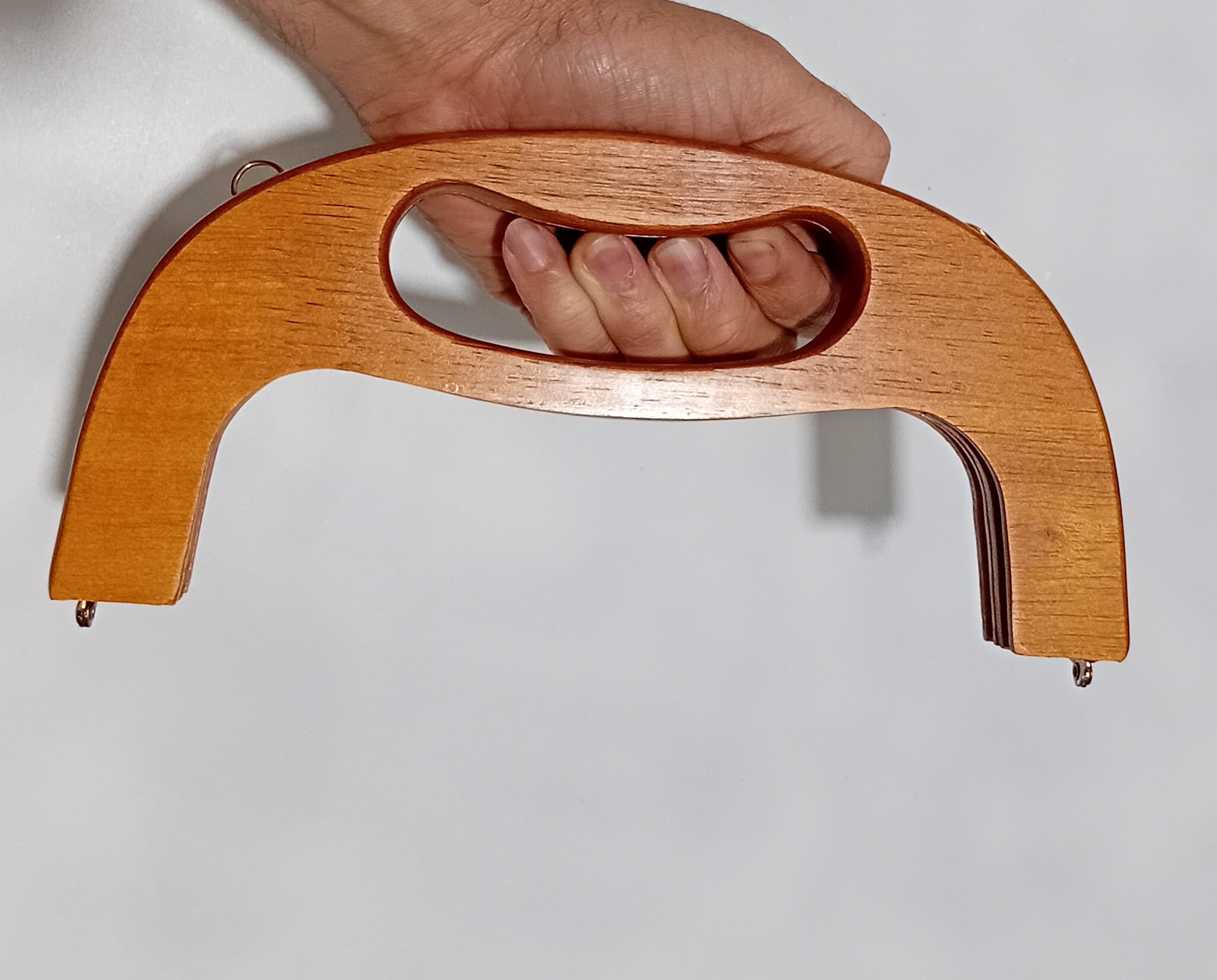 Fecho em Madeira Com Detalhe Metalizado e Parafusos Fecho da Vovó 21 Cm - Und-BSMT21 Caramelo